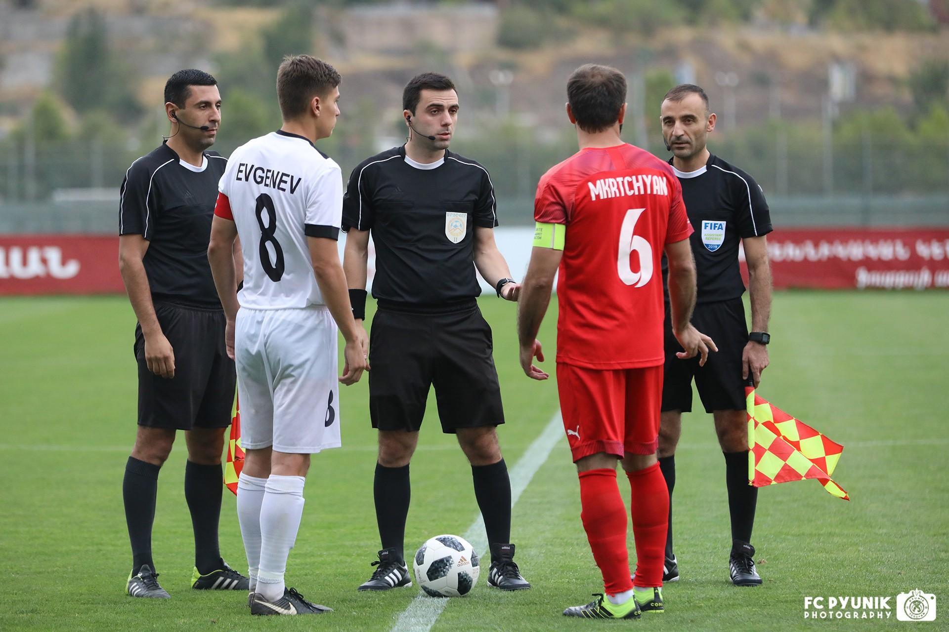 Фк пюник ереван. Пюник Ереван. Ереван футбольная Академия. Академия футбола Ереван Аван.