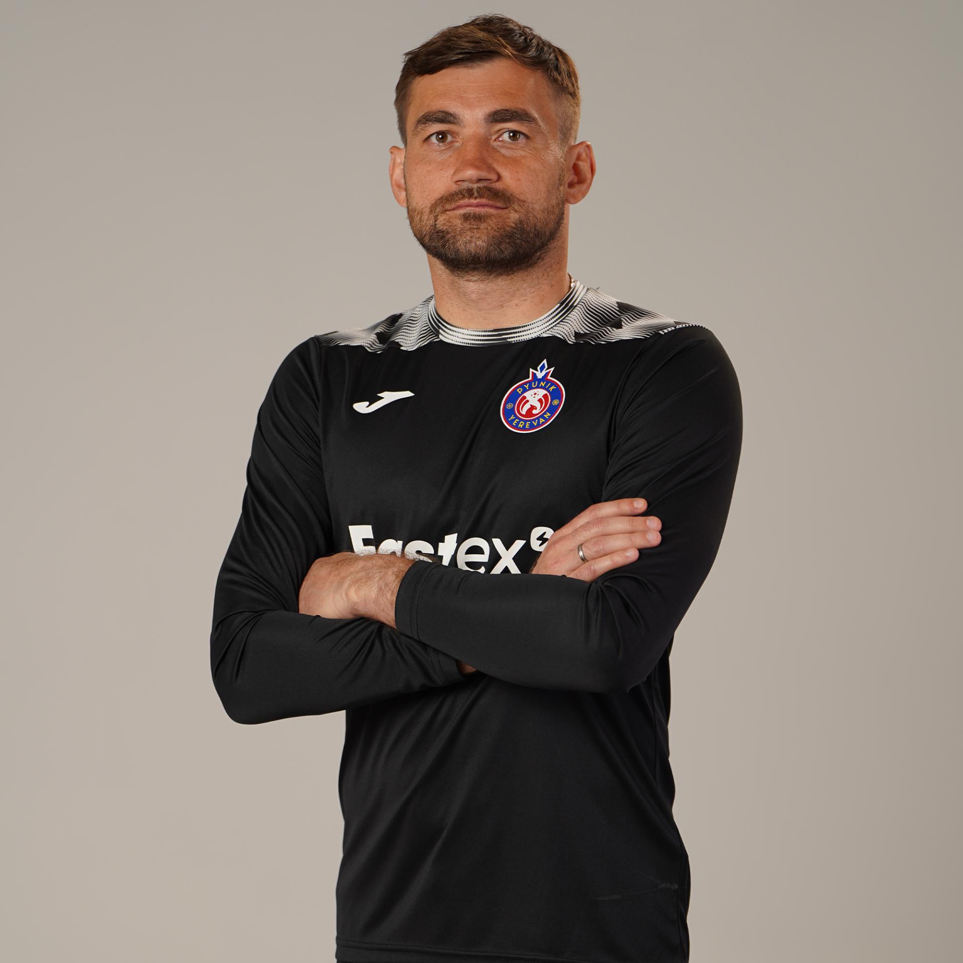 Black goalkeeper jersey of the 2024/25 season.